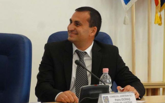 FELICITĂRI, DOMNULE PREȘEDINTE. RĂMÂNEȚI LA FEL, DEȘI AM CREDINȚA CĂ NIMIC NU VĂ SCHIMBĂ!