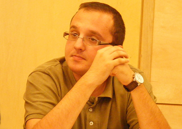 DANIEL BĂRBULESCU : IERI, LA CAFEA CU MOISESCU, SÂMBĂTĂ, LA BUCUREȘTI, CU PONTA…