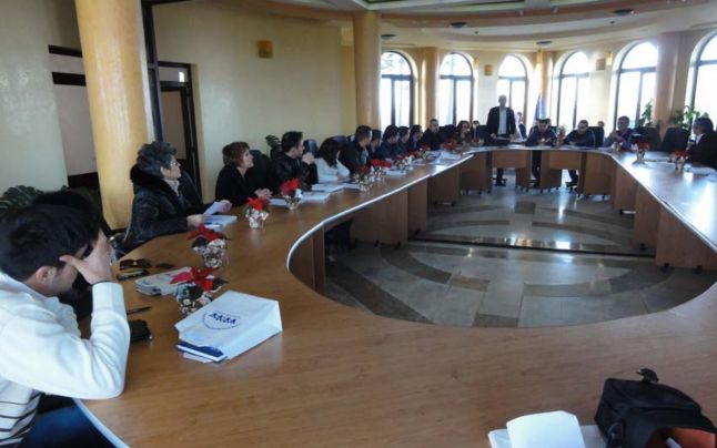 O ȘEDINȚĂ DE CONSILIU LOCAL, UN PUF…. !