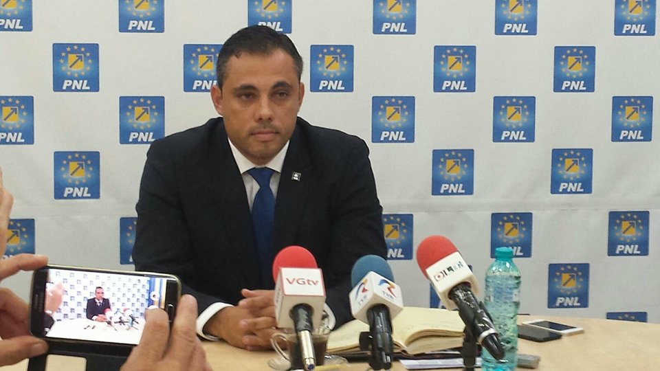LIVIU VOICULESCU, PREȘEDINTELE PNL OLT, PRIMA CONFERINȚĂ DE PRESĂ : „ ÎMI VOI DEPUNE CANDIDATURA PENTRU PREȘEDINȚIA ORGANIZAȚIEI ! „