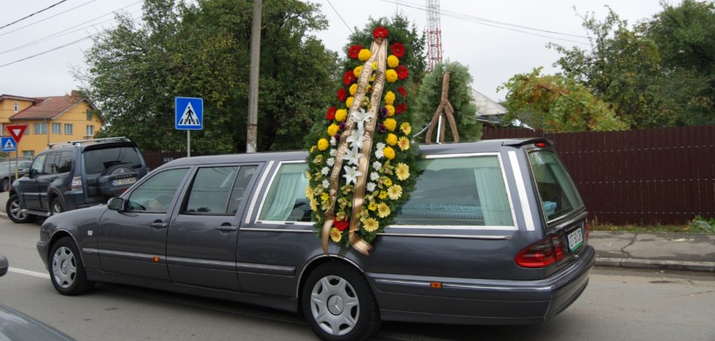 AJUTOR DE DECES OFERIT DE CAO SA AJUNGE DUPĂ 4 SĂPTĂMÂNI DE LA ÎNMORMÂNTARE LA FAMILIE .  PARTIDUL  INVOCAT PENTRU ÎNTÂRZIERE !