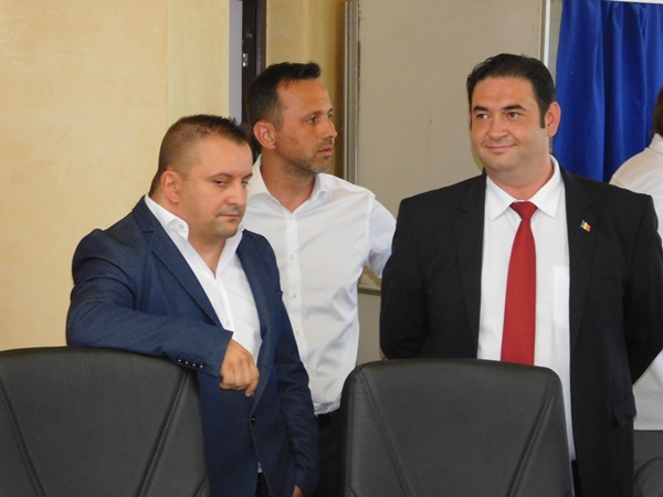 PRIMARUL MOȚ ÎȘI DECLARĂ DARUL DE NUNTĂ, VICEPRIMARII STĂNCIOIU ȘI VÎLCELEANU, OMISIUNI ÎN DECLARAȚIILE DE AVERE!