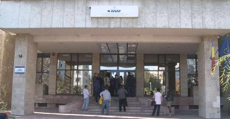 LOTUL FINANȚE OLT SE LĂRGEȘTE : PRINCIPALUL DENUNȚĂTOR DIN DOSAR, MARIANA DINCĂ,SUSPENDATĂ DIN FUNCȚIE ȘI TRIMISĂ ÎN JUDECATĂ