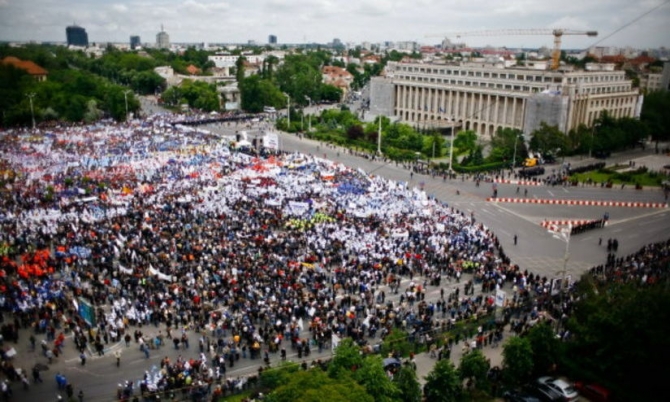 POPORU`, TĂTUCU`, COTU` ȘI PIȘCOTU`, LABELE ȘI BOTU`