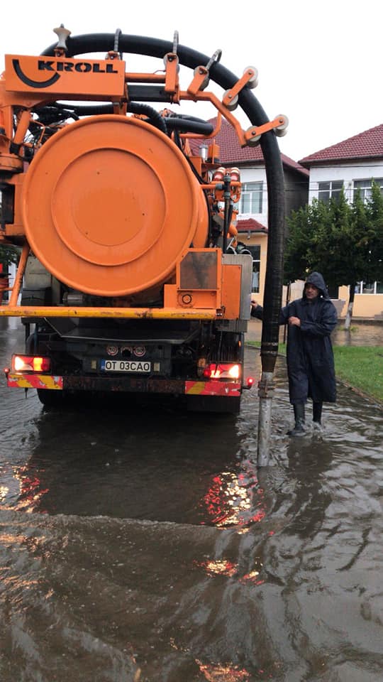 ÎN VRANCEA LUI ORIȘAN, PROIECTE, ÎN SLATINA LUI PUTIN, UN-DOI…!PE CAO SA, MUCI ȘI COMUNICATE DE PRESĂ…DAI LA GĂLEATĂ,VIBREZI ȘI PLÂNGI! PLĂTIȚI-VĂ APA!