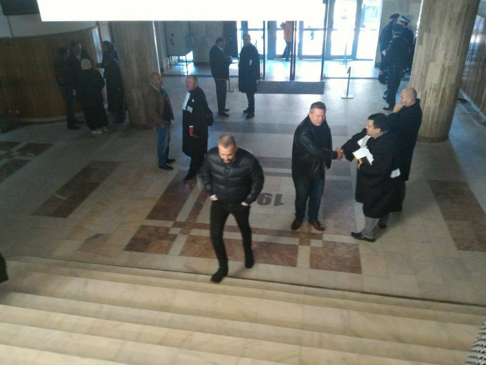 LA BARĂ! DOUĂ ZILE LA RÂND, VÂLCOV VA DA GUVERNUL PE TRIBUNALE/DOLJ ȘI GORJ !