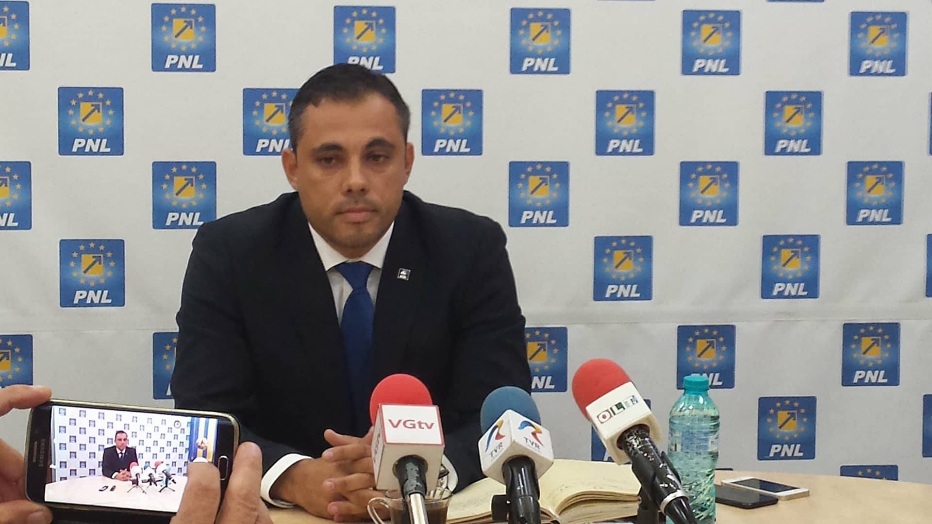 COMĂNESCU…CA LA GUVERN! ÎI TAIE SONORUL LUI VOICULESCU!