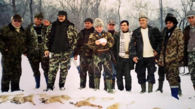 SĂ VĂ CRAPE FICAȚII DE MÂNDRIE PATRIOTICĂ: EI LING VANILIADA, VOI VĂ LINGEȚI PE BOT !