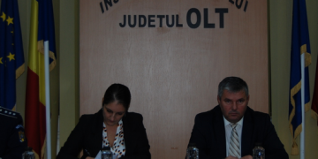 PLEAȘCA SUBPREFECTULUI-PREFECT INTERIMAR LA OLT NU E PE MOCĂNGEALĂ ! E PE SEMNAT AVIZE PENTRU DECONCENTRATE!