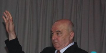 VĂ PUPĂ TATAIE ! CU CANDIDATUL PPU, PE NĂSUC !