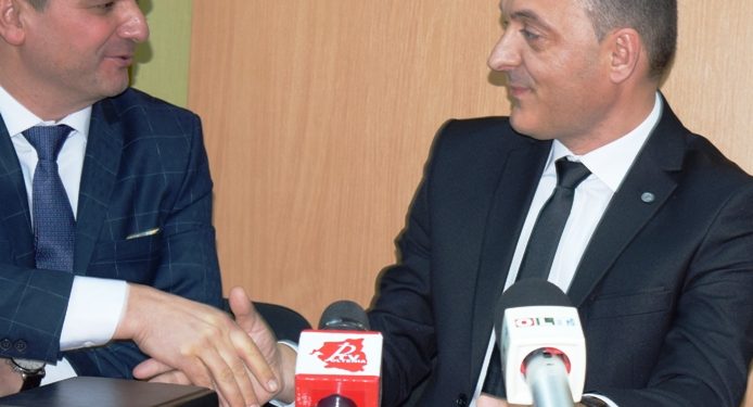 ALȚI SPECIALIȘTI ! BĂIATUL LUI TATA ȘI FATA TATII, DELEGAȚI LA PERMISE, ÎN PREFECTURĂ!
