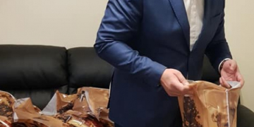 DE LA AVIZIERUL MUNICIPAL, LA SPITALUL CARACALEAN ! DANIEL PREDOIU, AMICUL TĂTUCULUI