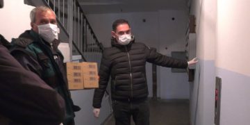 GUVERNUL ORDONĂ PRIMARILOR: HOCUS-POCUS PENTRU IMPLEMENTAREA DOZATOARELOR CU DEZINFECTANT ÎN FIECARE SCARĂ DE BLOC !