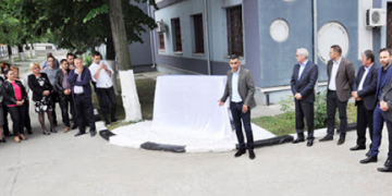 LA COMPANIA DE APĂ OLT RĂMÂNE CUM AM STABILIT ! PUFI SEMNEAZĂ, EXPERTUL ÎNCASEAZĂ, LEO BAGĂ APĂ LA VIȘINA, NEA` DAN ȘI-O FURĂ, DOAMNA DATCU ÎȘI FREACĂ MÂNUȚELE! ACETI, LA CILIENI!