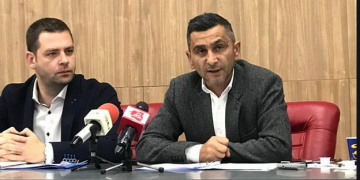 L-A IZBIT TRANSPARENȚA PE UȘURELU ! DA` NUMAI PE O ADJUDECARE! PIATRA OLT-GĂNEASA!