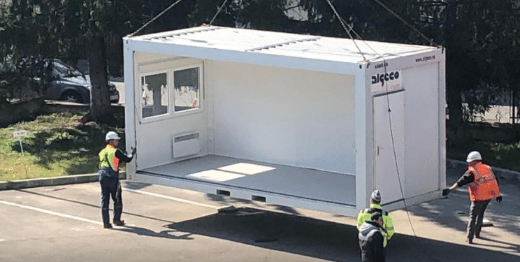 SPITALELE PLÂNG LA PROPRIU, PREFECTUL CU ONOR LA CONTAINER! MANAGERUL INTERIMAR SJU SLATINA CUMPĂRĂ FRIGIDER MORTUAR !