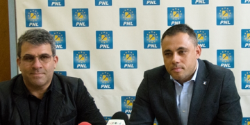 SE RIDICĂ LIBERALII! VOICULESCU, DEMISIA!