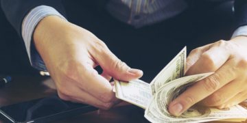 CAO SA ! DUPĂ DRAGOBETE NUMĂRĂM  FĂRĂ ”DEȘTE”