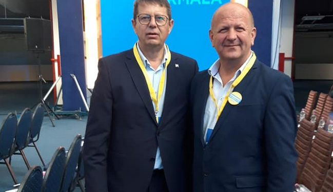 MERGE TREABA! ASTA ÎNSEAMNĂ PARTID!