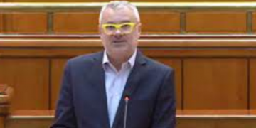 BĂIAT ȚIPLĂ  LA PAGINĂ DE POLITICIAN! STRADA IZVOR…