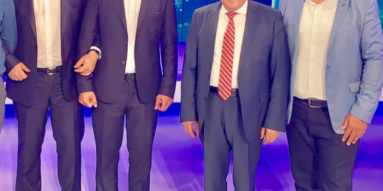 SE GUDURĂ FLORICEL! IAR!