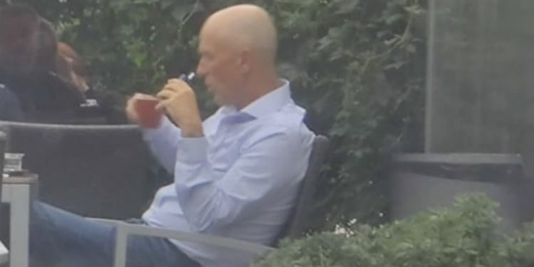 NUNTĂ CU DAR DE AUR ! NAȘU` MUGUR A TRAVESTIT ȘI INVESTIT ! PRO ROMÂNIA LIDER DE PIAȚĂ ! TINERELE SPERANȚE ALE LUI PONTA, AURITE ȘI PITROCITE!