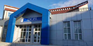 CÂND NU DĂ CU BIDINEAUA LA URȘI…DOAMNA DE LA OCPI RIDICĂ TOPOGRAFIC, AVIZEAZĂ ȘI ÎNCASEAZĂ!