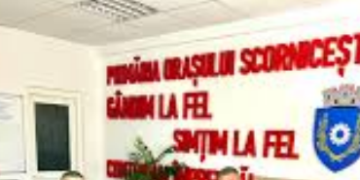 PITICI CU IFOSE ȘI NASUL PE SUS !