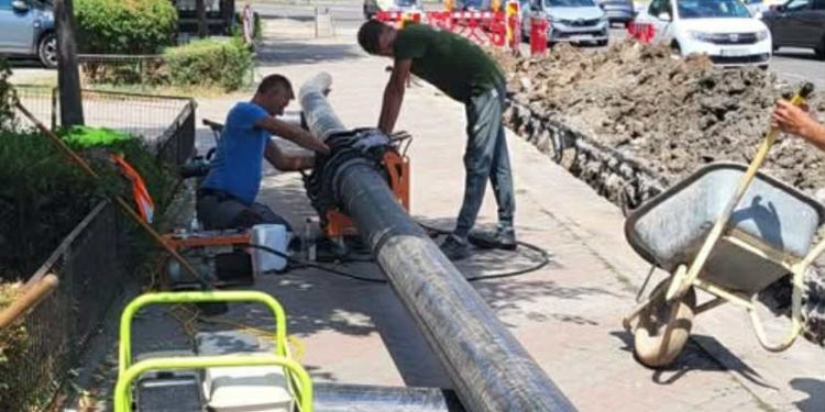 COMPANIA DE APĂ TREBUIE SĂ PRECIZEZE ! CUM AJUNGE O FIRMĂ ÎNFIINȚATĂ ÎN URMĂ CU 2 SĂPTĂMÂNI SĂ SAPE LA CANALIZAREA ORAȘULUI ?!