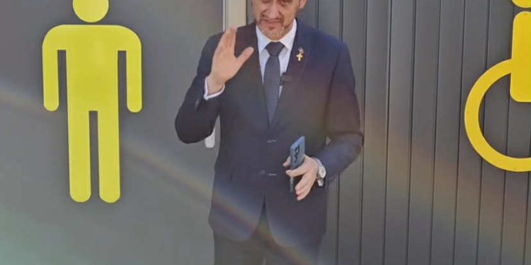 DE LA BLĂNURI, LA PÂRȚURI! PRIMĂRIA FACE ISTORIE: CUMPĂRĂ WC-URI PUBLICE DE LA O FIRMĂ DE BLĂNURI CU ACȚIONAR CONDAMNAT !