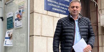 Licitații pe fentă la Scornicești. Te înscrii pentru construire bloc de locuințe și câștigi pe grădinițe!